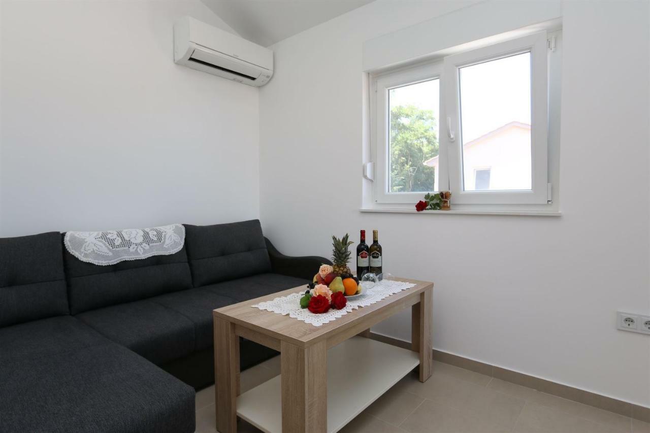 Apartments Maric-Hlapa Солине Экстерьер фото