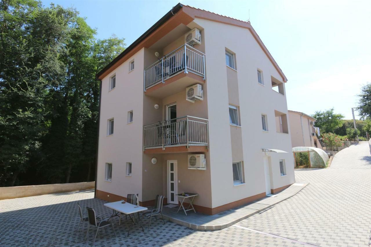 Apartments Maric-Hlapa Солине Экстерьер фото