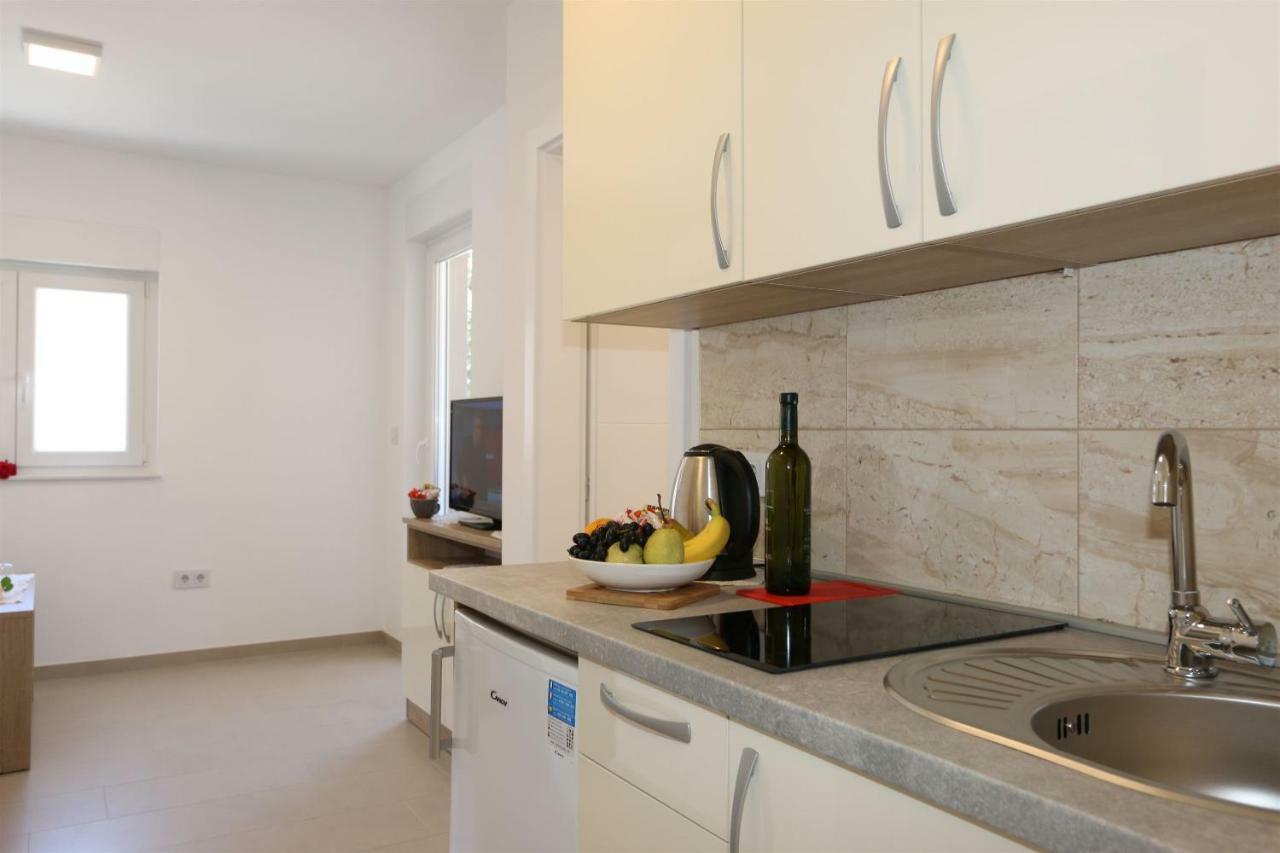 Apartments Maric-Hlapa Солине Экстерьер фото