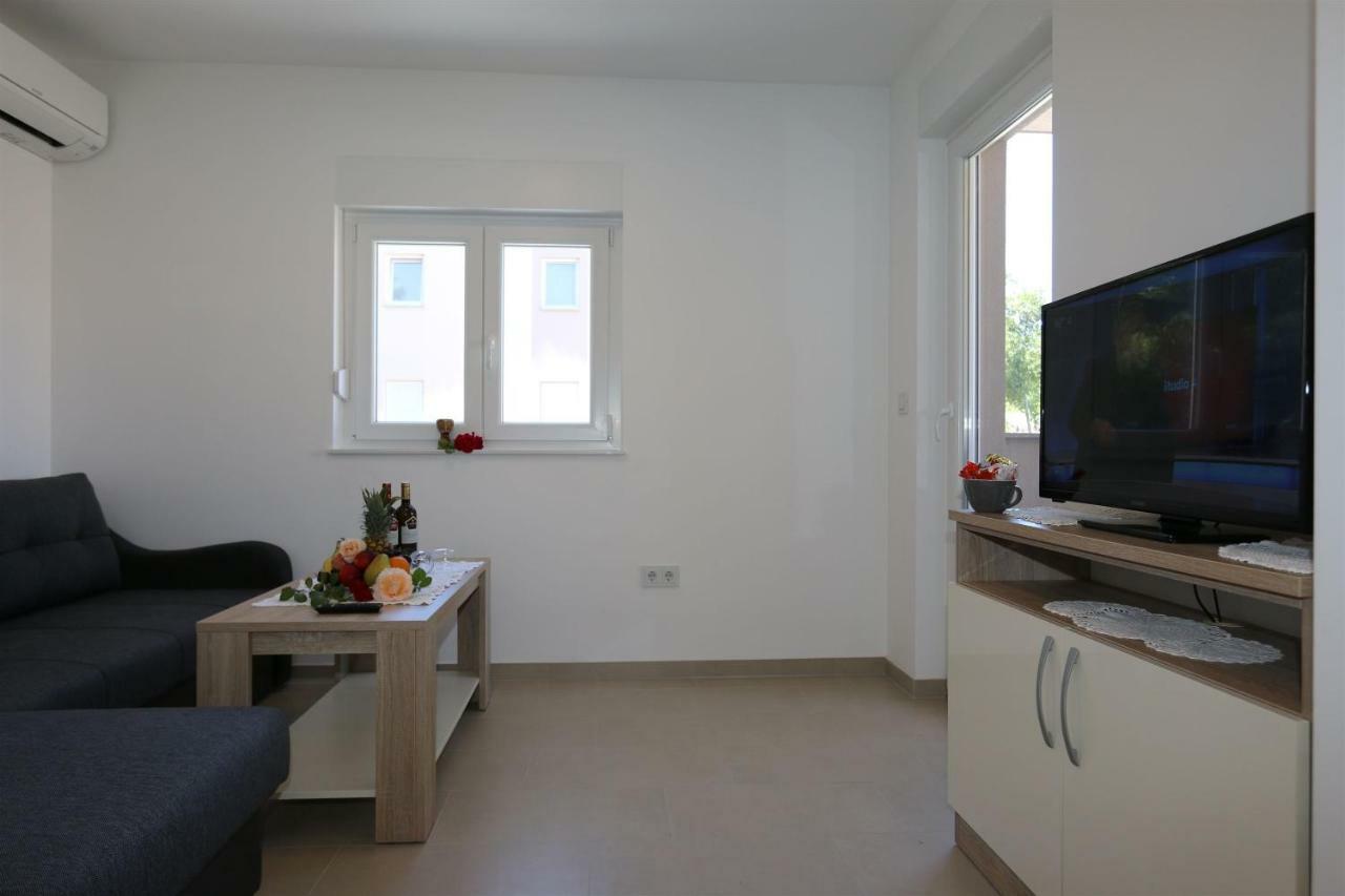 Apartments Maric-Hlapa Солине Экстерьер фото